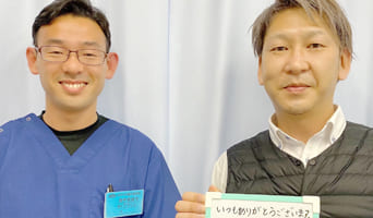 輝整骨院かがやき鍼灸院に来院する患者様とスタッフ